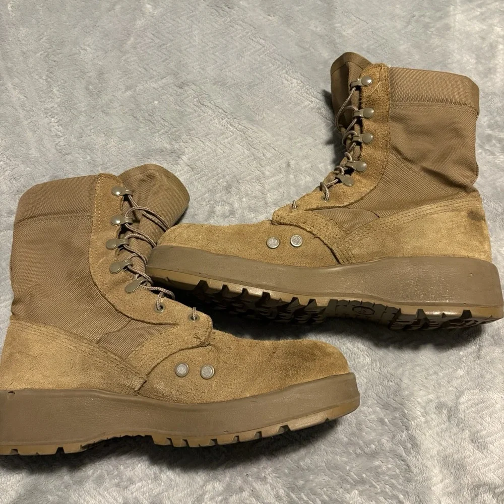 US Army Hot Weather Combat Boots 10.5 R Coyote Tan Vibram Made USA Military